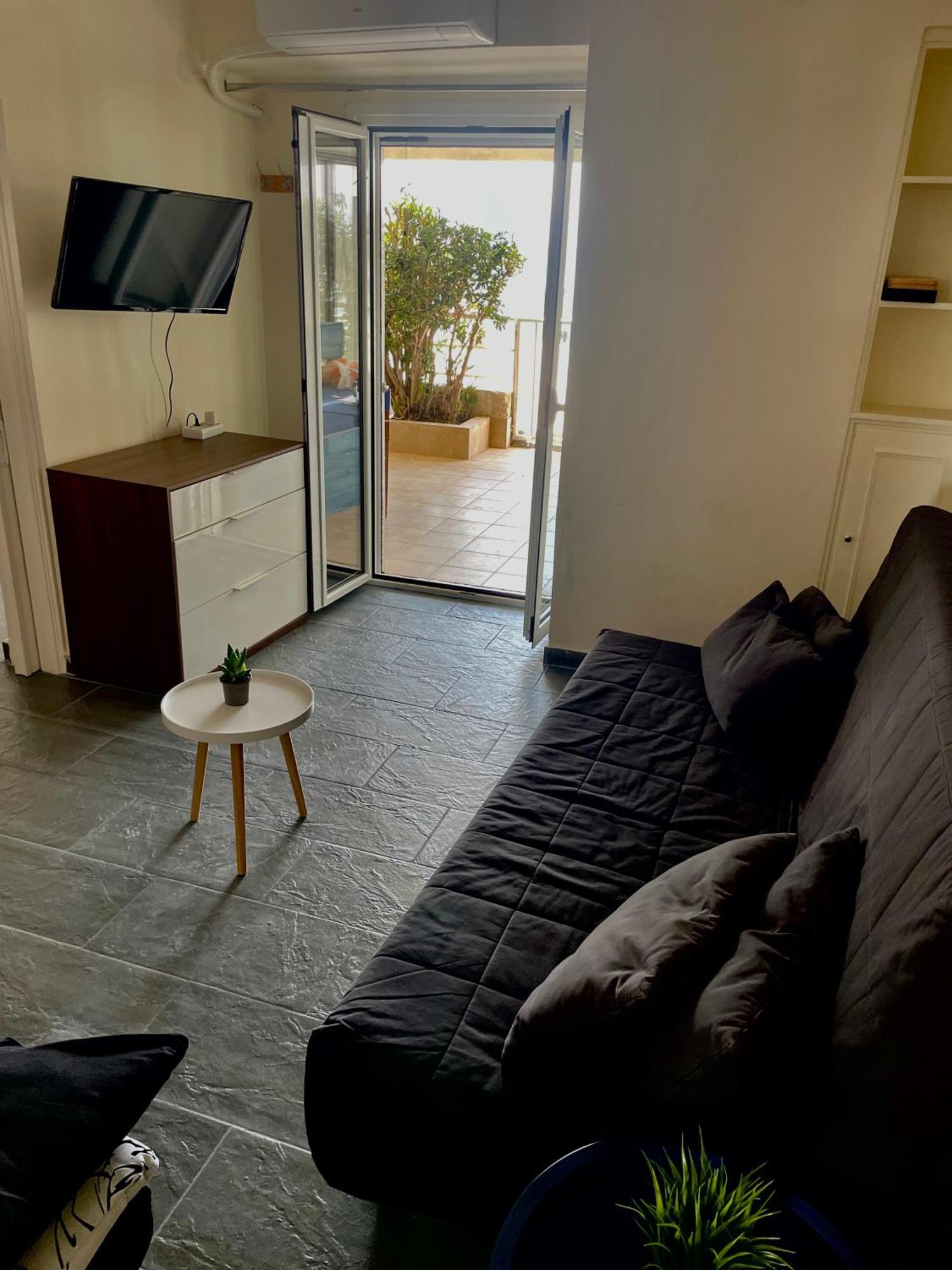 Sea La Vie - Beachfront Retreat Лутракі Екстер'єр фото