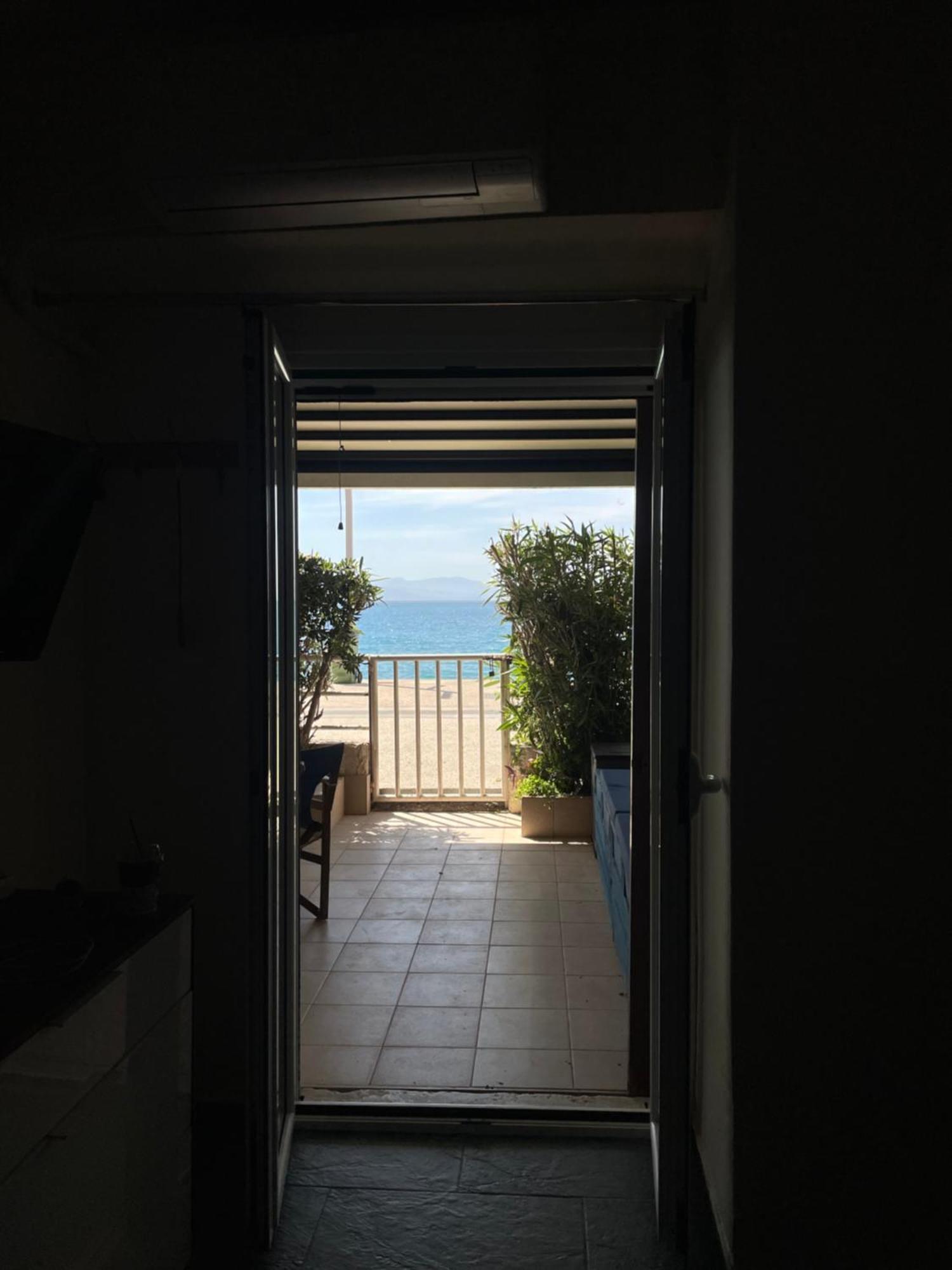 Sea La Vie - Beachfront Retreat Лутракі Екстер'єр фото