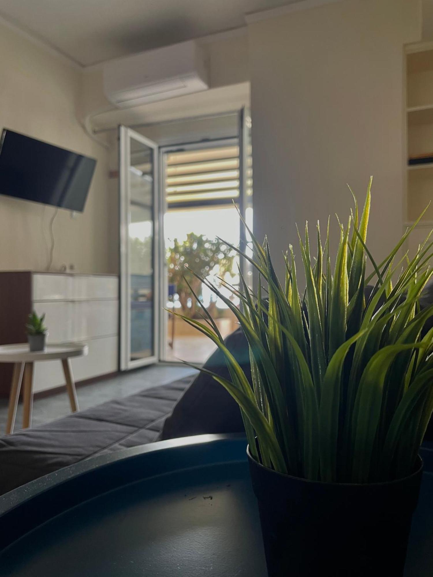 Sea La Vie - Beachfront Retreat Лутракі Екстер'єр фото