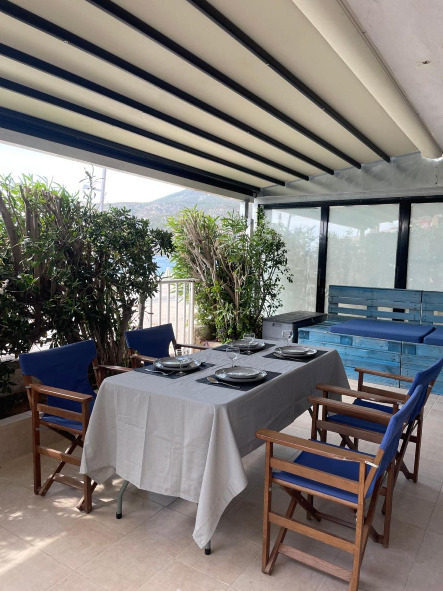 Sea La Vie - Beachfront Retreat Лутракі Екстер'єр фото