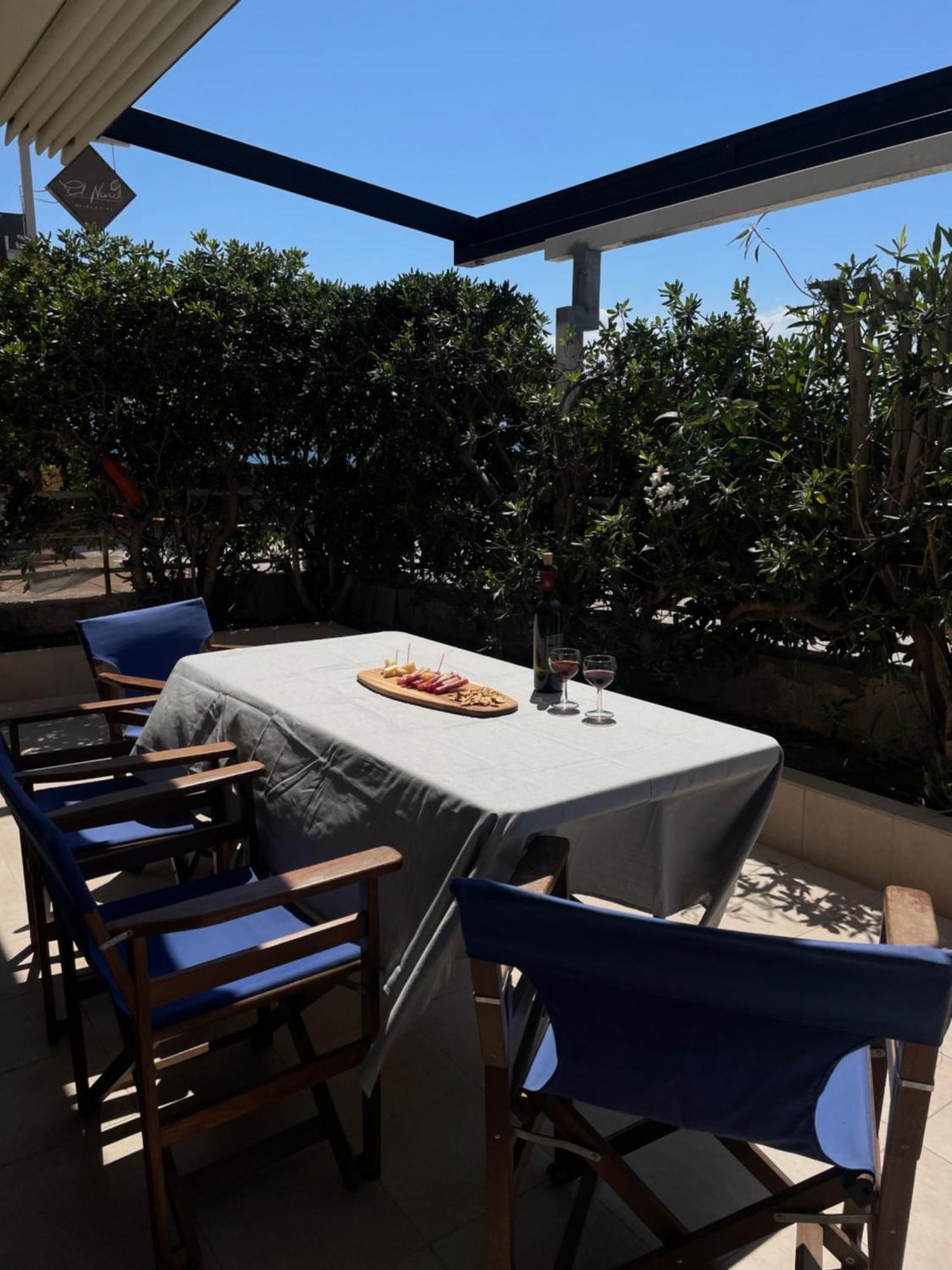 Sea La Vie - Beachfront Retreat Лутракі Екстер'єр фото