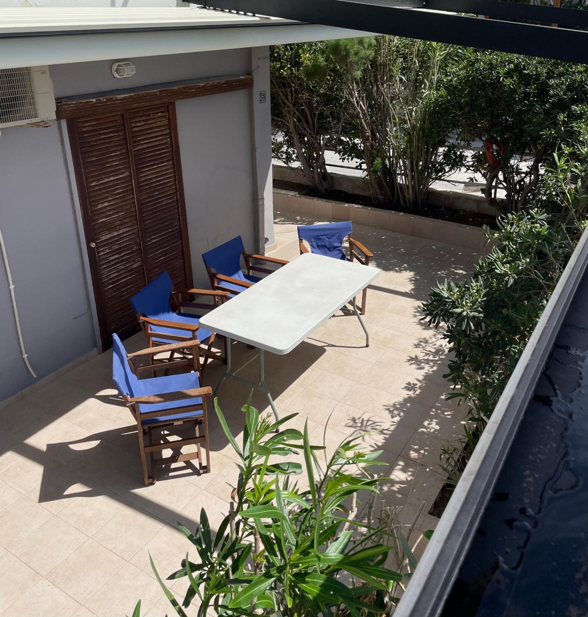 Sea La Vie - Beachfront Retreat Лутракі Екстер'єр фото